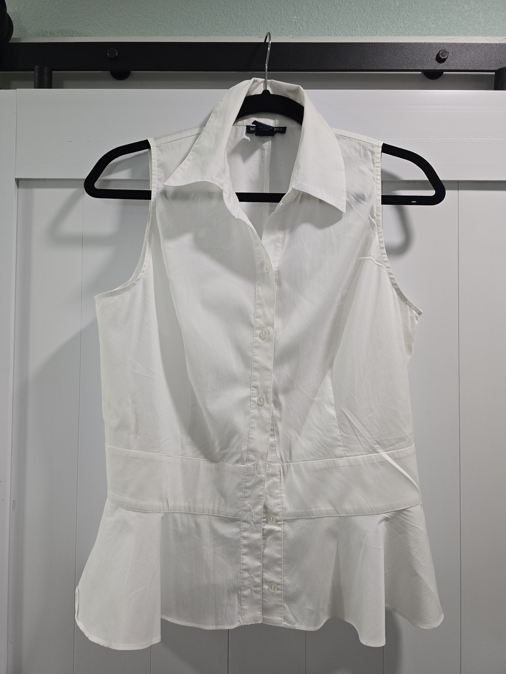 Boston Proper White Sleeveless Button-Front Collared Top